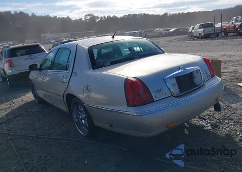 1998 Lincoln Town Car Signature z USA, uszkodzony, nr VIN 1LNFM82W9WY687726